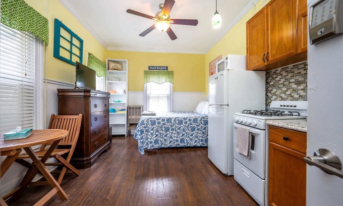 Ocean Grove Apartment | The Allenhurst, Apartment #10 - Studio & Bathroom Apartment