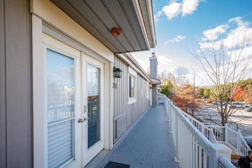 Collingwood Apartment | The Alpine - Central Collingwood Condo