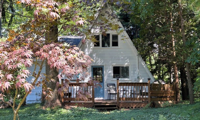 Filer Charter Township Cottage | The ‘A’mazing Escape! Beaches, hiking trails, & great fall color tour location!