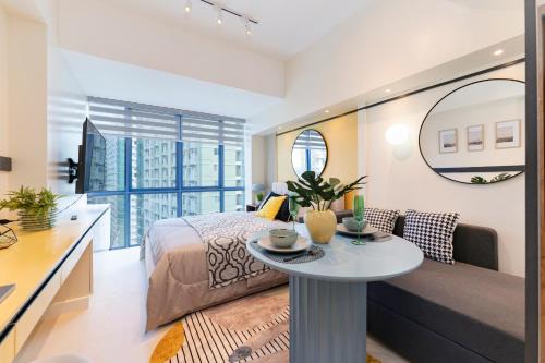 Cebu Apartment | The Amber Room at 38th Park Avenue IT Park Cebu - Walk to Ayala and Cafes with fast WiFi