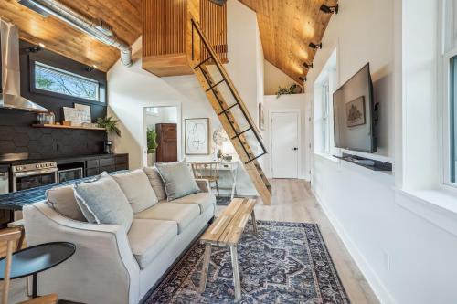 Fredericksburg Villa | The Ann-ex at King's Crossing