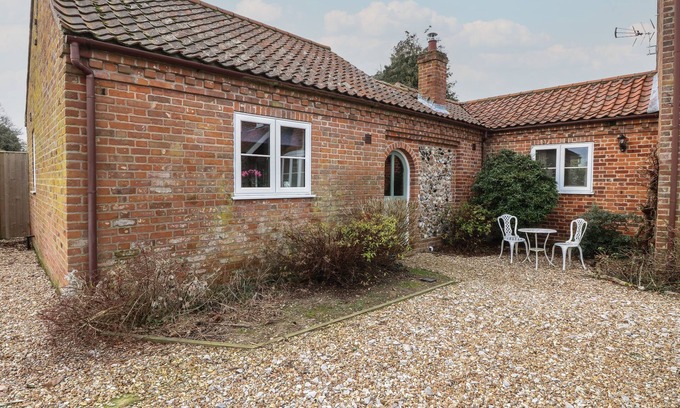 Fulmodeston Cottage | THE ANNEXE, pet friendly, with a garden in Fakenham