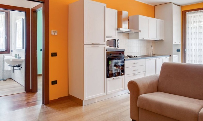 Arqua Petrarca Apartment | The apartment is located on the ground floor of a residence, with private garden (35 sqm). There are no steps to access the apartment.Of 50 square meters it comfortably accommodates 4 people, with a double bedroom and a sofa bed in the living room.Car ga