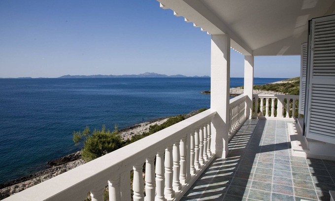 Zavalatica Villa | The apartment is directly on the Sea , on the island of Korcula, Croatia