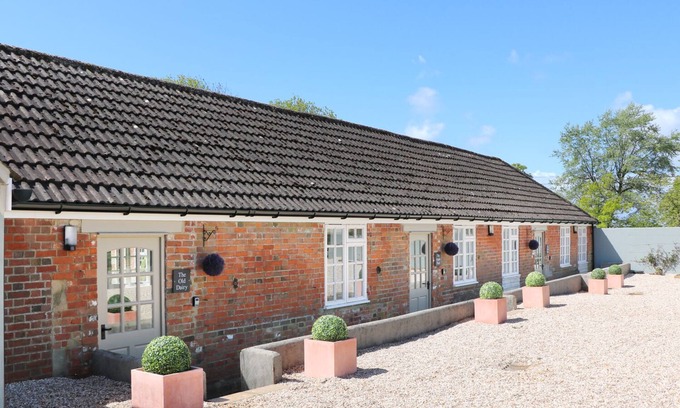 Shaftesbury Cottage | THE APPLE SHED, MOTCOMBE, SHAFTESBURY, pet friendly in Motcombe