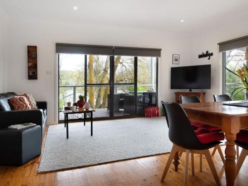 Hepburn Springs House | The Apple Tree