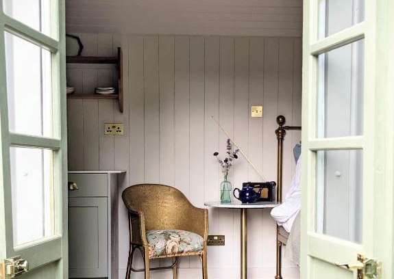Falmouth Ski Chalet | The Applehay