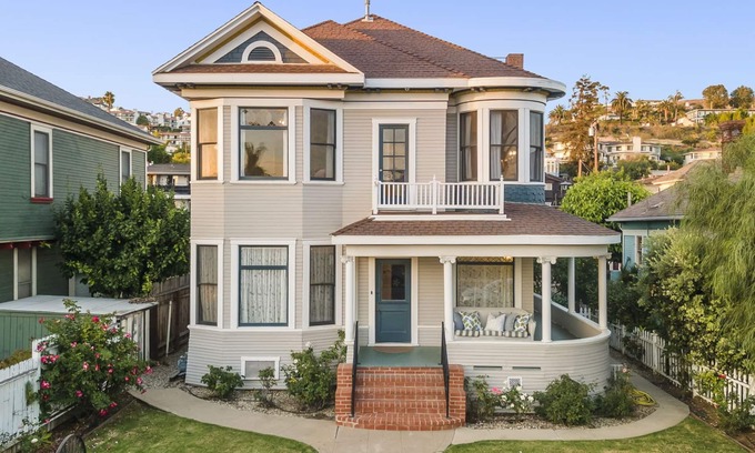 Ventura House | The Arabella House - Charmed Victorian in Historic Downtown Ventura
