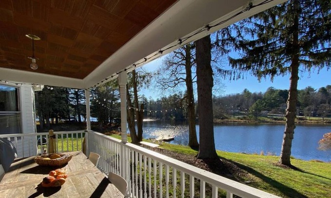 Jeffersonville House | The Archibald on Kenoza Lake