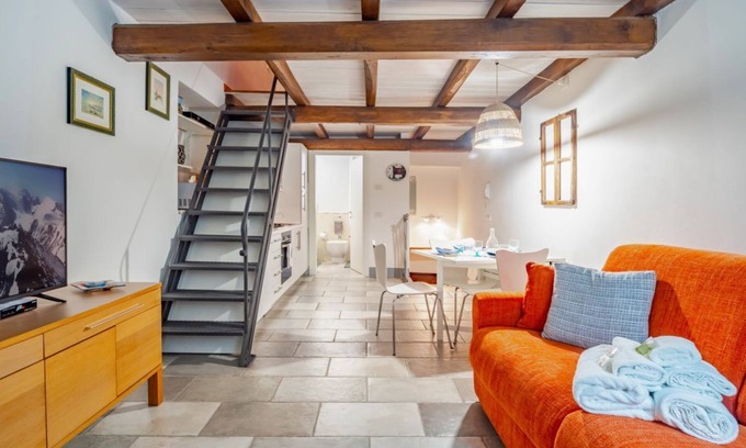 Arcola Apartment | The Arcolan Cottage! Your Medieval Getaway x4