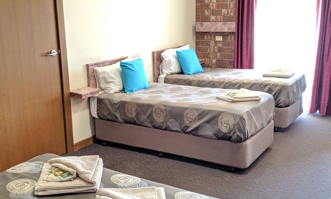 Broken Hill Hotel | The Argent Motel