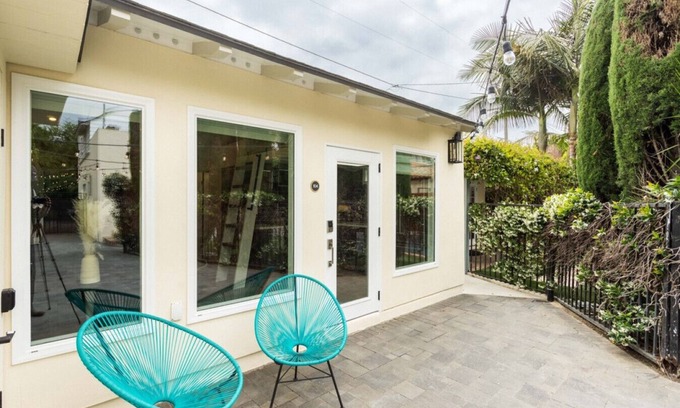 South Wrigley House | The Art Studio with pool & hot tub