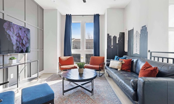 Maxwell House | The Aster - Rooftop Patio, 2 miles to Broadway!