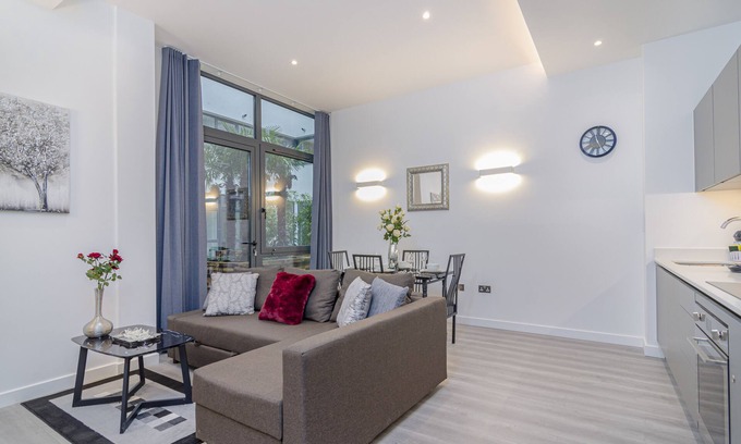 Great Linford Apartment | The Atrium