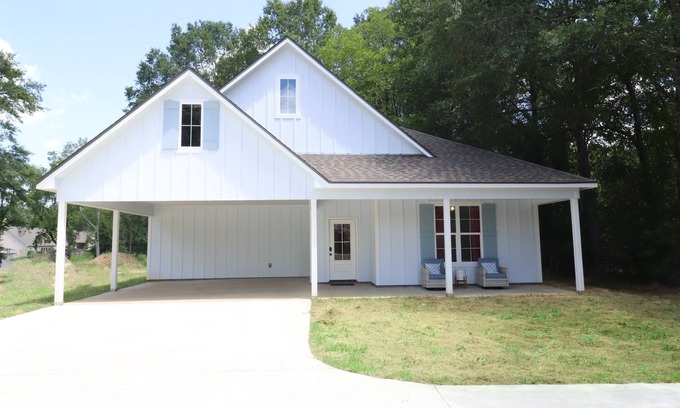 Ruston Cottage | THE AUDUBON COTTAGE nStylish 3 bedroom 2 full bath cottage