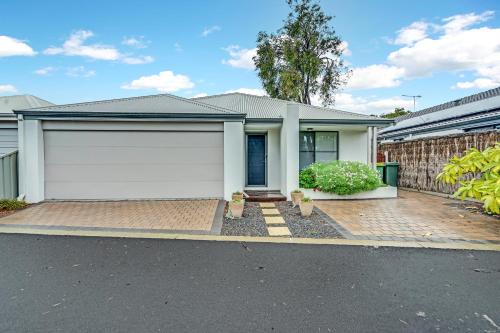 Geographe House | The Aurora Your Family Holiday Starts Here