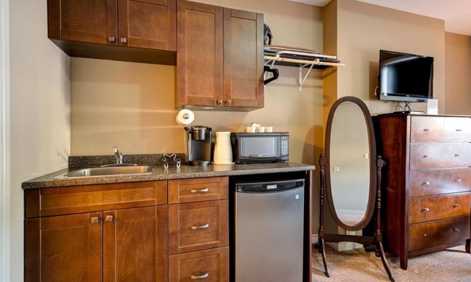 Stratford Hotel | The Avonlea Inn