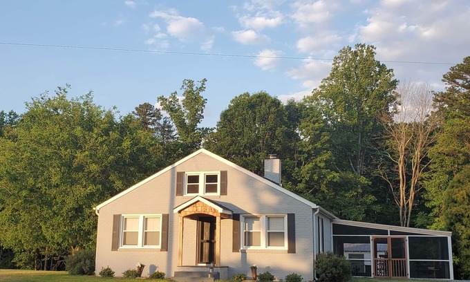 King House | The B's Nest-Cozy County Heaven! 5 Star Host!