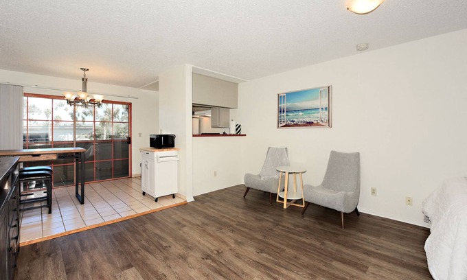Palms Apartment | The Bagley #208