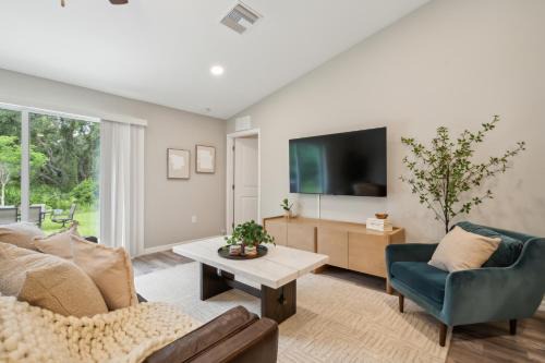 North Port House | The Balboa - Modern Luxury Getaway