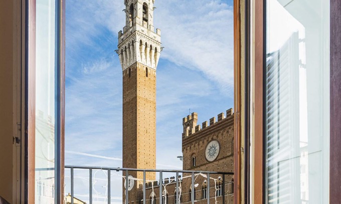 Siena Historical Center Apartment | The Balcony Suite -Piazza del Campo View