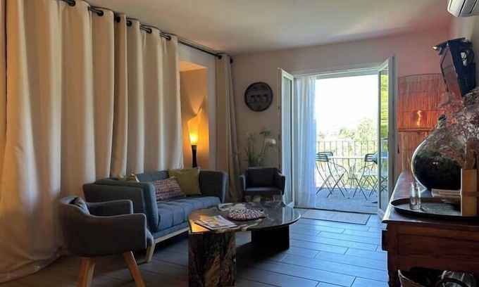 Anduze Apartment | The Bamboo Lodge with its feet in the water