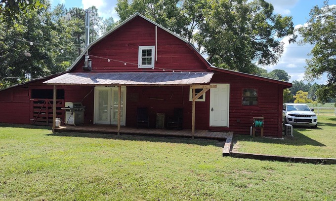 Metter Other | The Barn at Canoochee Farms (23 miles from Statesboro and GSU)