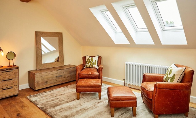 Pudleston House | The Barn at Pudleston Court, 6 bed luxury house with pool