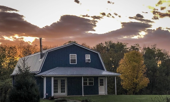Blissfield House | "The Barn at Sunset Lane" - Spacious 4BR Home on 16 Acres