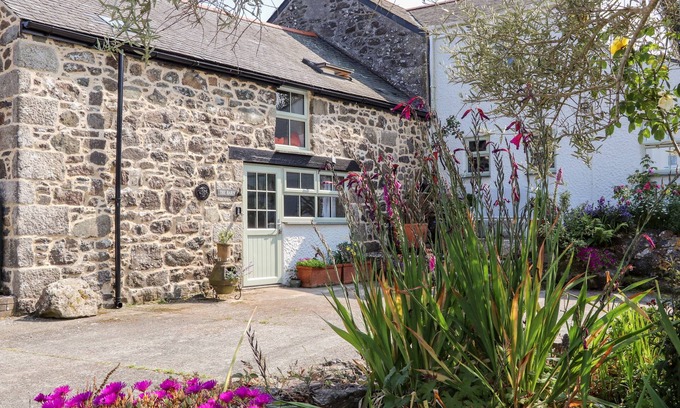 Coverack Cottage | THE BARN AT TREVOTHEN FARM, family friendly in Coverack