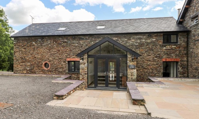 Llanybri House | The Barn, Carmarthen
