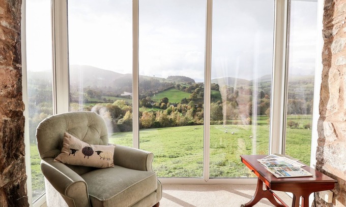 Mold House | THE BARN, character holiday cottage in Llanarmon-Yn-Ial