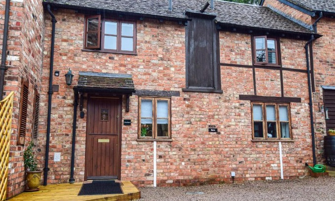 Moreton House | The Barn, Eastnor House