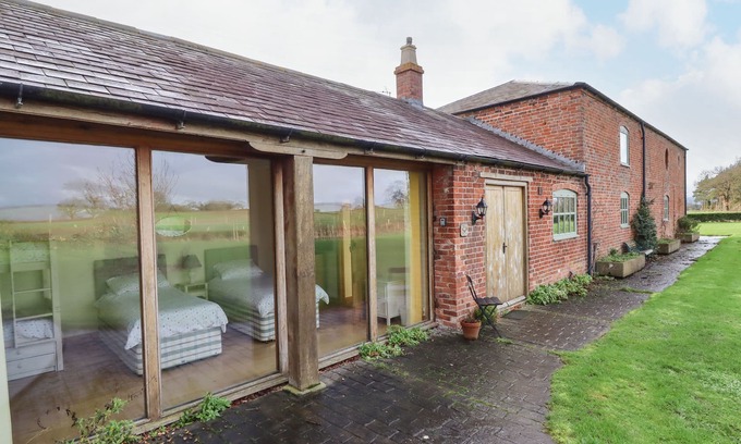 Loppington Cottage | THE BARN, family friendly, luxury holiday cottage in Cockshutt