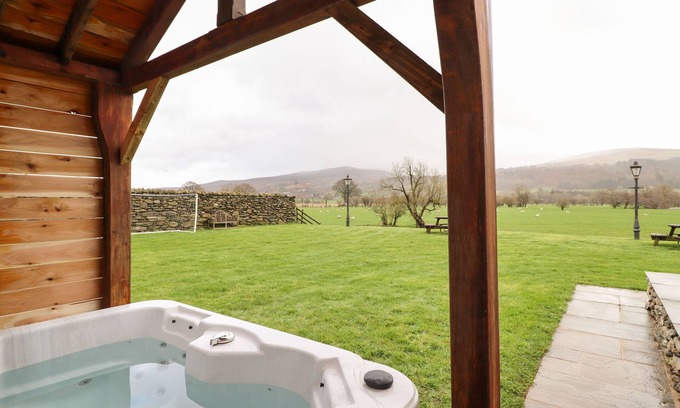 Corwen Cottage | THE BARN, family friendly, with hot tub in Corwen