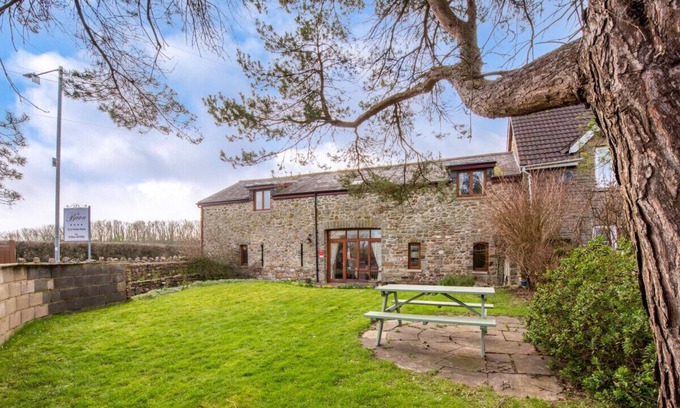 Port Talbot House | The Barn - Four Bedroom House, Sleeps 9