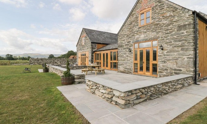 Corwen House | The Barn