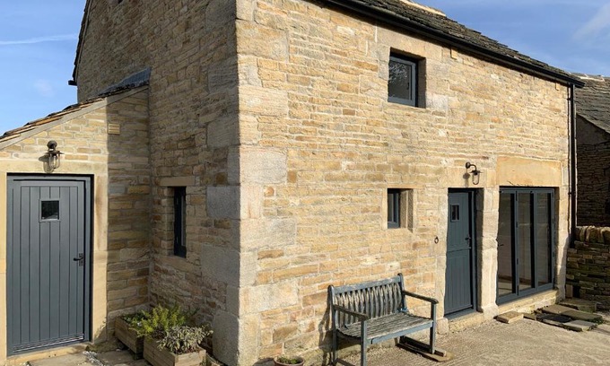 Holmfirth House | The Barn