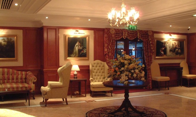 Manor Hotel | The Barn Hotel