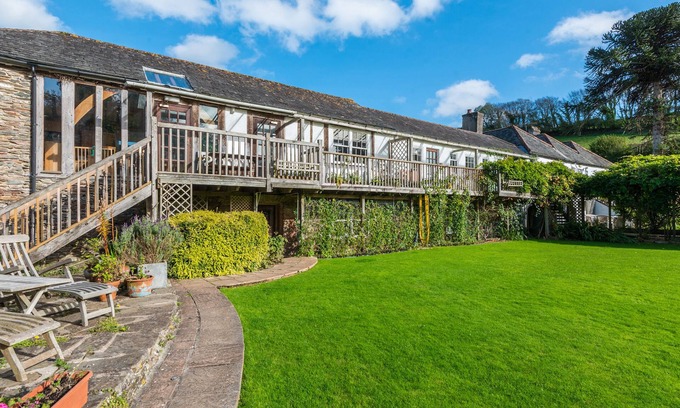 Dittisham Cottage | THE BARN, pet friendly, character holiday cottage in Dittisham