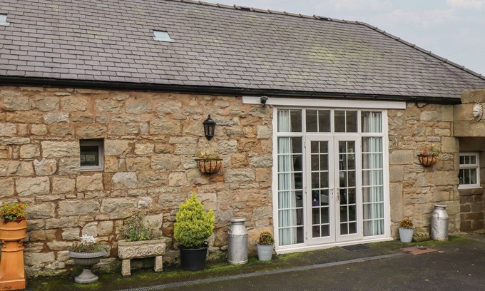 Capheaton Cottage | THE BARN, pet friendly, character holiday cottage in Ponteland