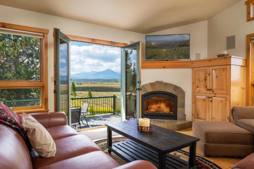 Granby House | The Barn private fishing minutes from Winter Park