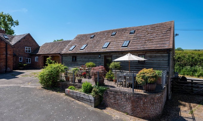 Picklescott Cottage | The Barn - sleeps 6 guests in 3 bedrooms