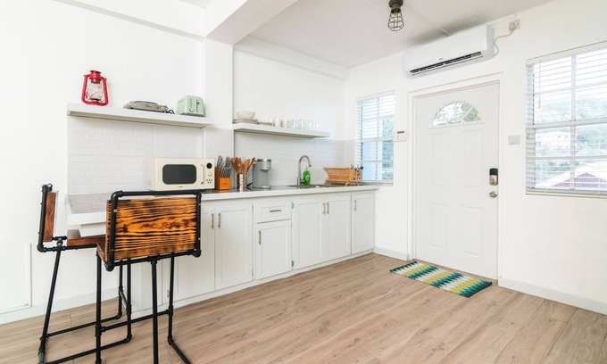 Kingstown Apartment | The Barnyard is a chic, cozy open concept studio apartment.