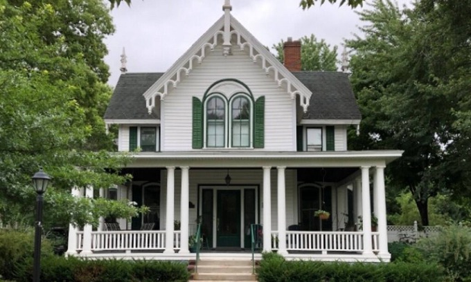 Eau Claire Apartment | The Barron Historic Eau Claire Home