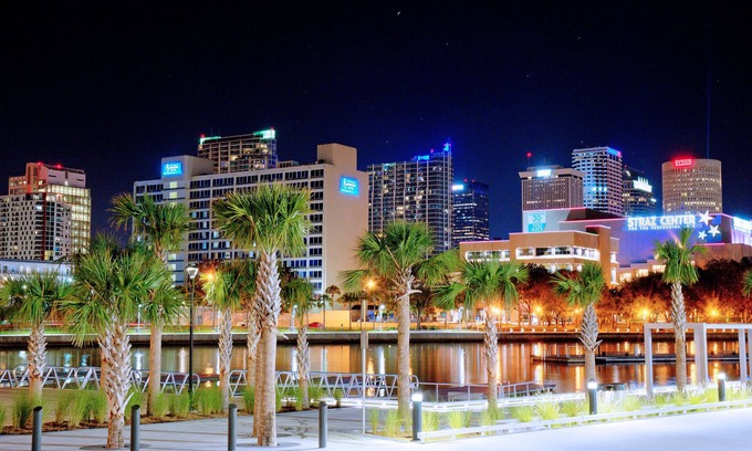Downtown Tampa Hotel | The Barrymore Hotel Tampa Riverwalk
