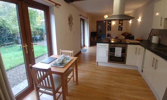 Ledbury Apartment | The Basement is a self-contained ground floor apartment set in 2 acres of garden