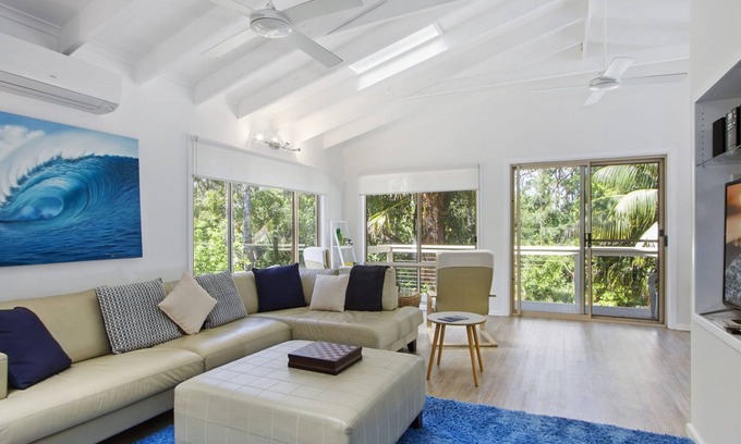 Cunjurong Point House | The Batch only a short walk to Green Island