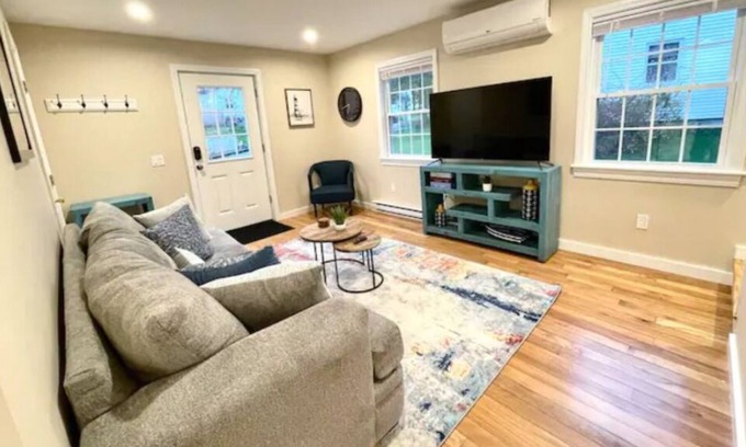 Bath Apartment | The Bath House - 2 Bedroom - Bowdoin, Mins to DNTN