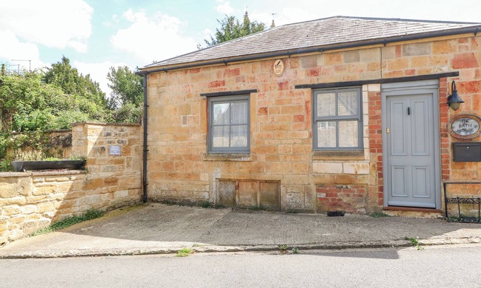 Blockley House | THE BATH HOUSE, pet friendly, with a garden in Blockley